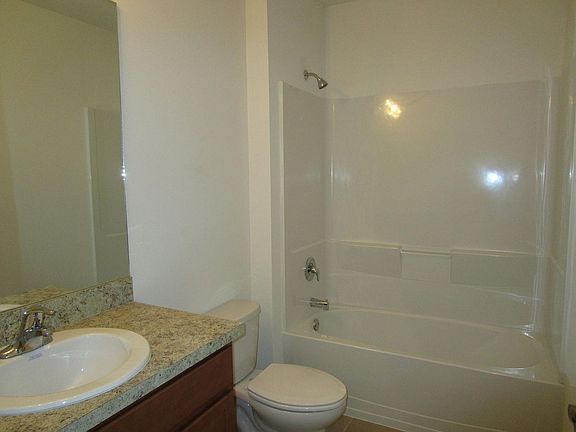 5th image of 913 SW 10th Pl