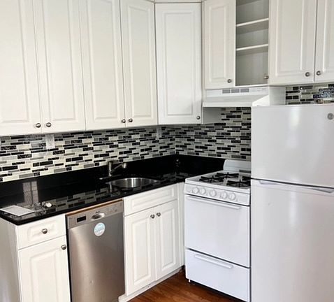 5th image of 350 E 67th St APT 26