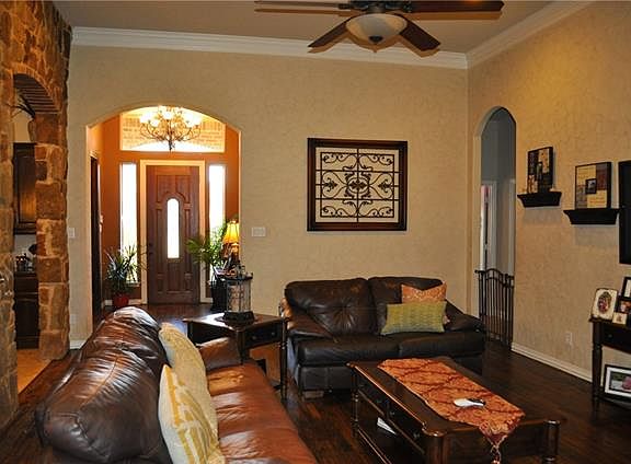 4th image of 225 Magnolia Dr