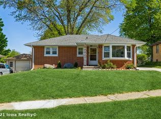 7417 Palm Dr, Urbandale, IA 50322