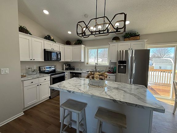 3rd image of 1940 La Casa Ln SE