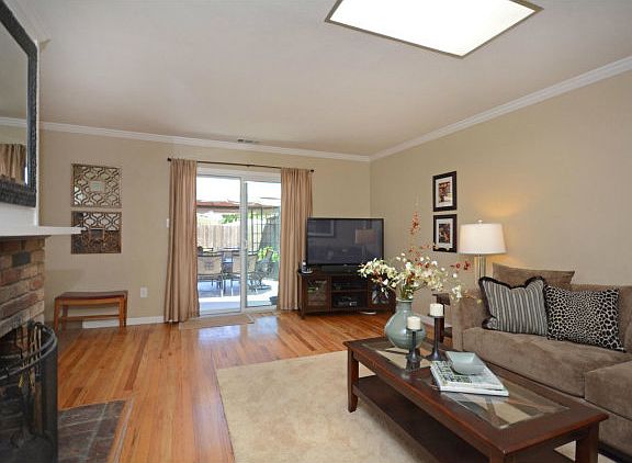 4th image of 2900 La Jolla Ave