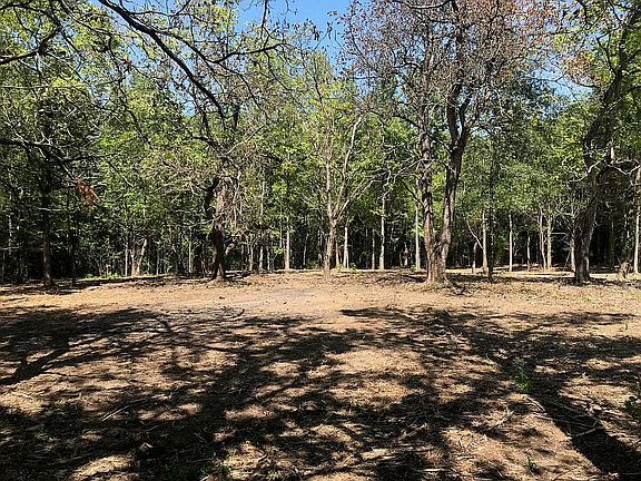 4th image of 498 County Road 2810