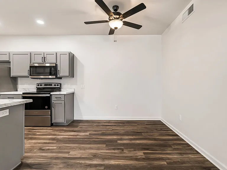 Sterling Oaks Luxury Apartments — Photo 49