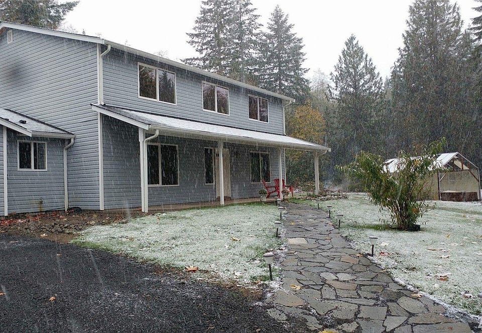 1st image of 11 E Bayview Dr
