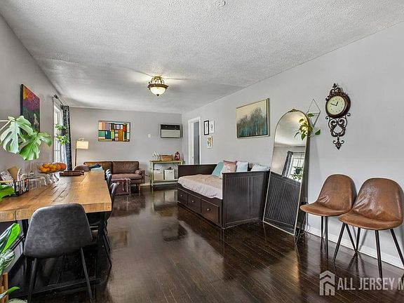 5th image of 24 Jersey Ave