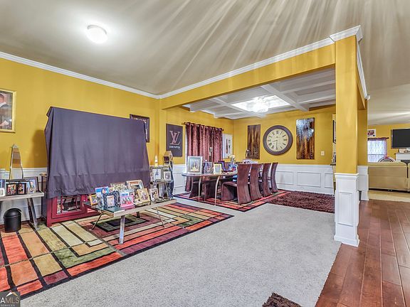 4th image of 942 Amelia Dr