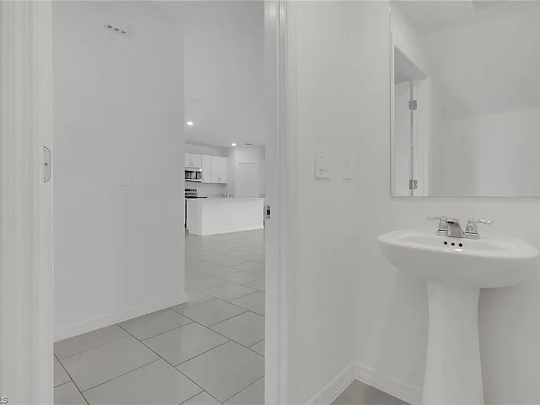 19550 Fairhill Ct — Photo 14