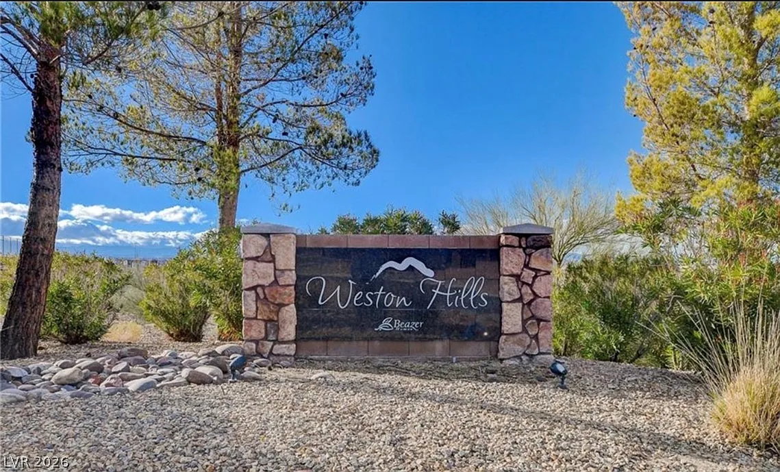 4 bed, 2.5 bath, 1935 sqft, $2,450 — Photo 3