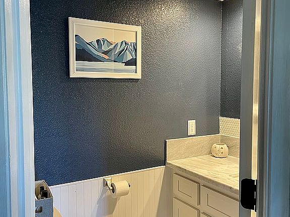 4th image of 8040 Elnora Ct