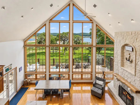 275 Lookout Dr, Lakehills, TX 78063