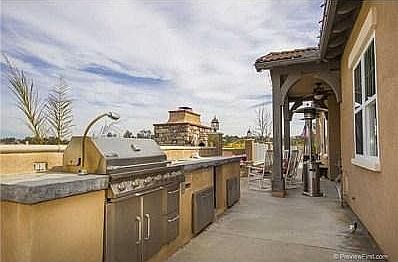 5th image of 321 Highland Oaks Ln
