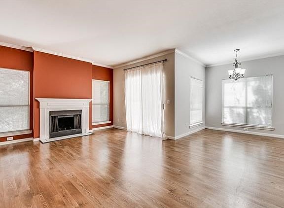 Accent Walls and Beautiful Laminated flooring make this Condo exquisite!