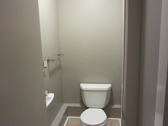 5th image of 1556 Howard St Unit G