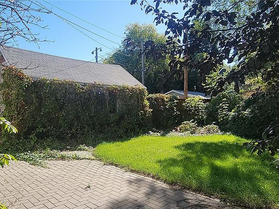 3rd image of 421 29th STREET W