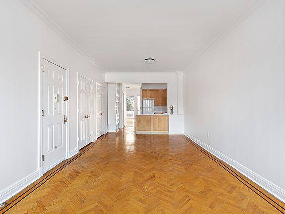 3rd image of 8 Mount Morris Park W #A