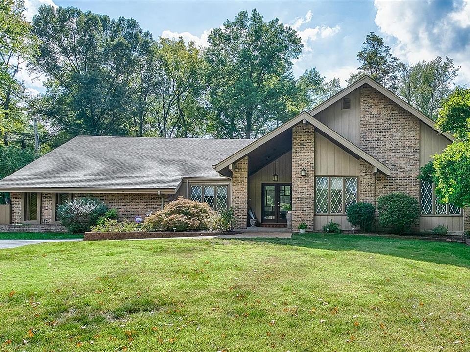 1st image of 221 Chamonix Ct