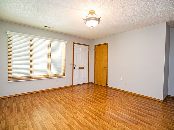 4th image of 301 SW C St
