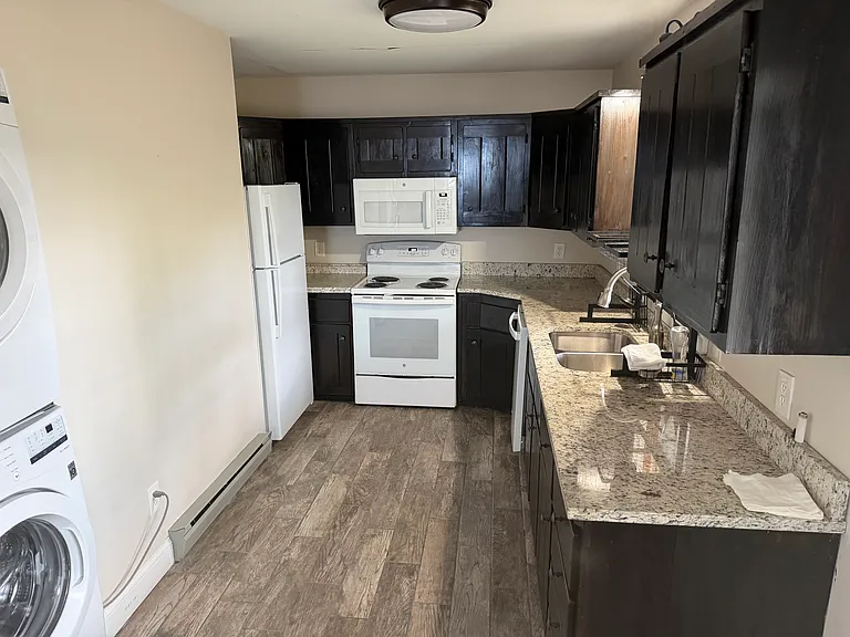 12A Hale St #12-A — Photo 4