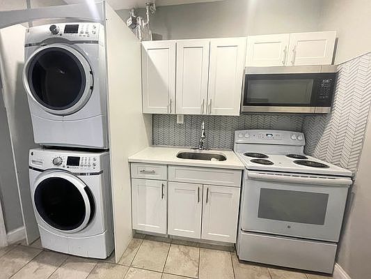 2nd image of 3340 Fort Independence St #4C