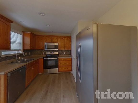 4th image of 1940 Littleton Ct