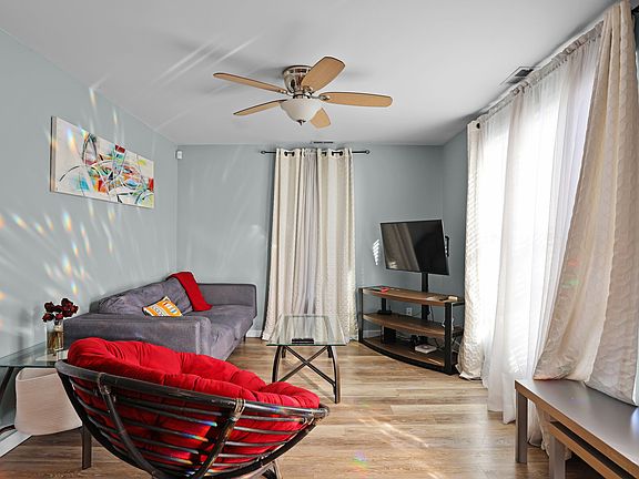 2nd image of 4333 Delmar Blvd #B