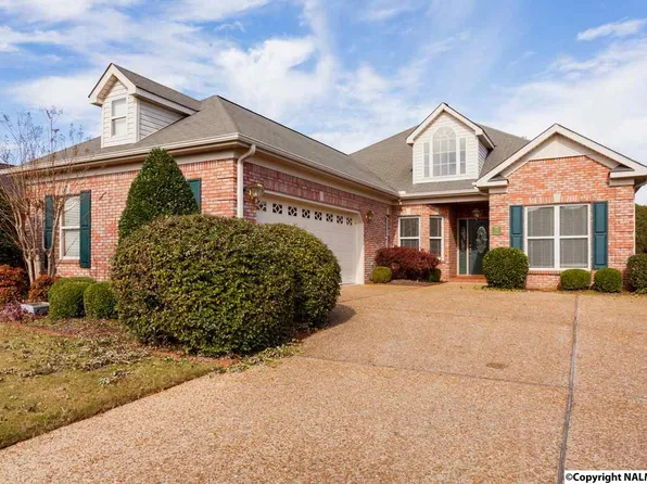 912 Village Ct SW, Decatur, AL 35603