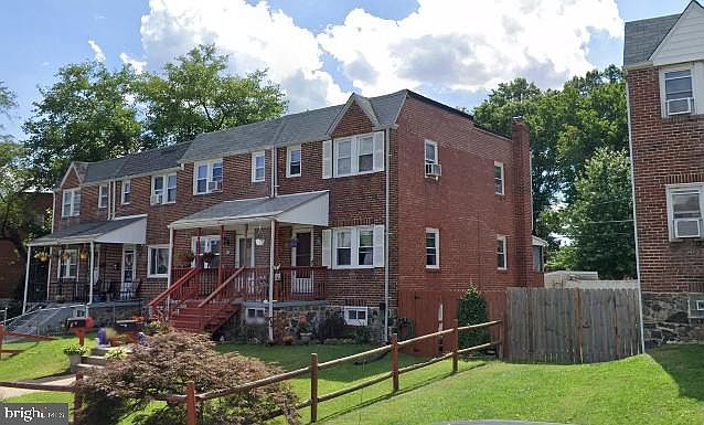 2nd image of 8 Warren Rd