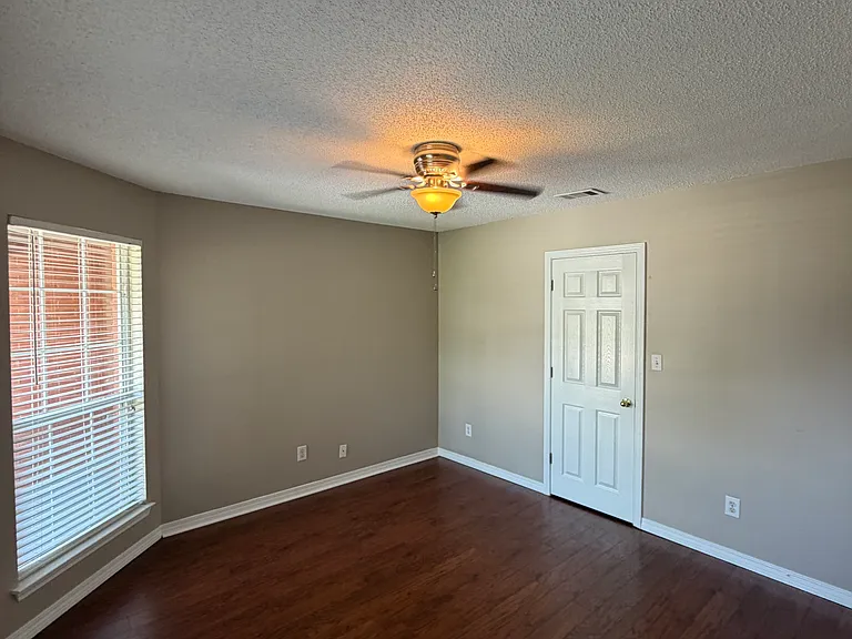 8540 Sterling Dr — Photo 9