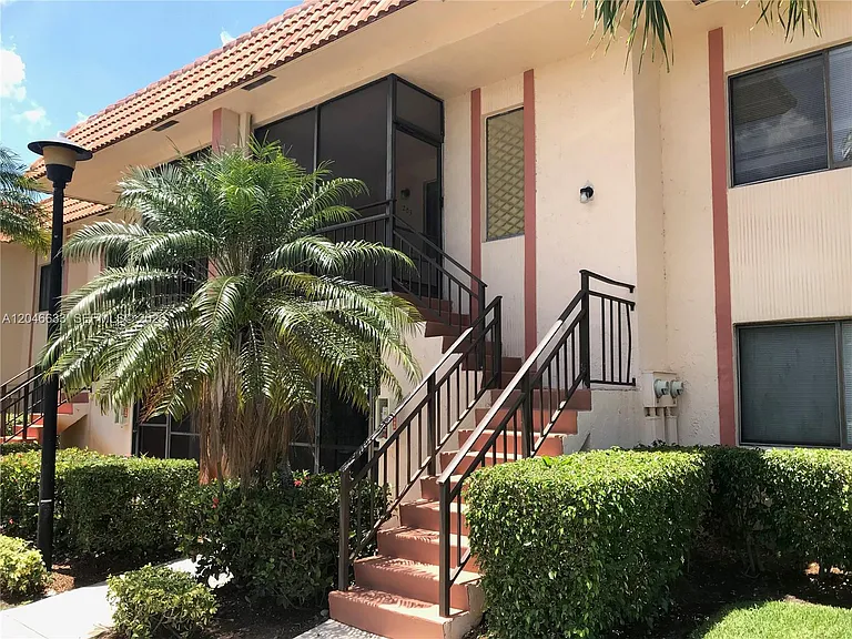 369 Lakeview Dr #203 — Photo 1