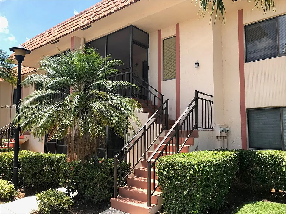 369 Lakeview Dr #203