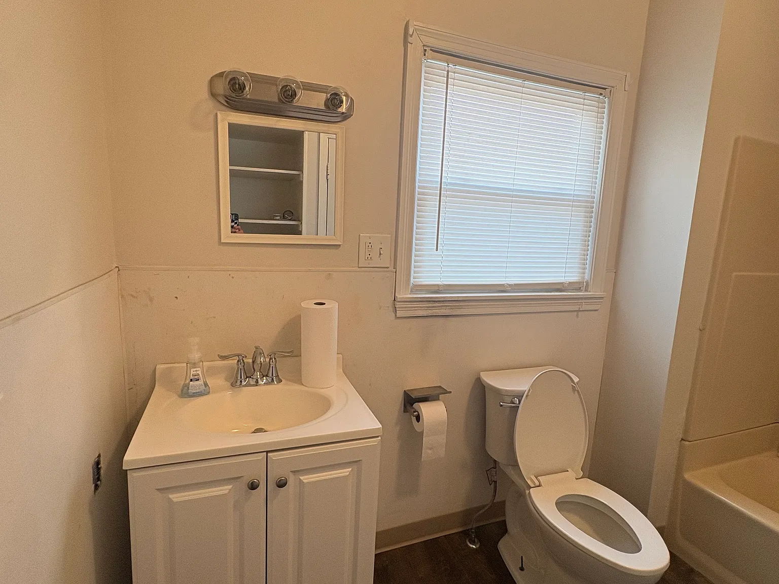 1 bed, $900 — Photo 2