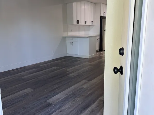 1050 3rd St APT E, Clovis, CA 93612