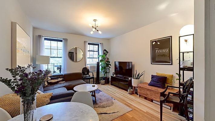 1st image of 305 W 19th St #4S