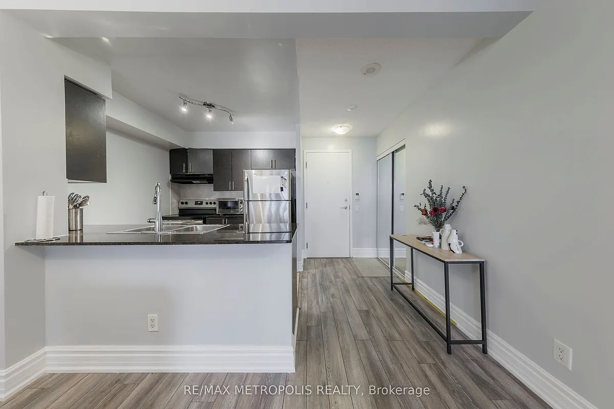 Building Photo - 83 Borough Dr #607