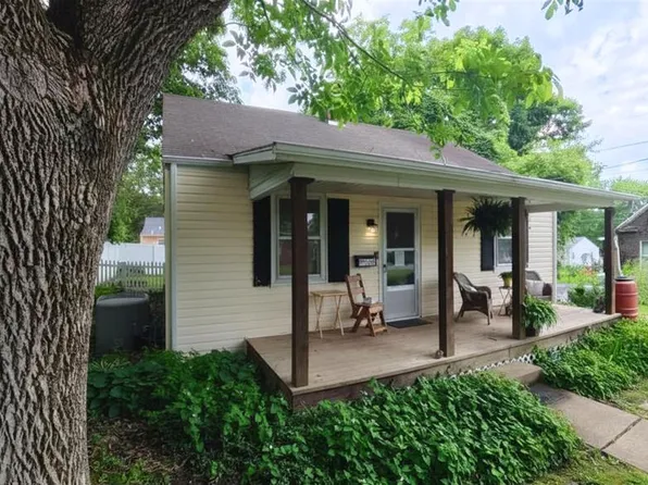 317 Roosevelt St, Lebanon, IL 62254