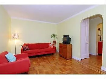 192 E 8th St APT 4-A photo 1