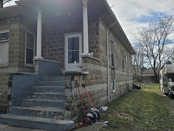 4th image of 5210 Howard Ave