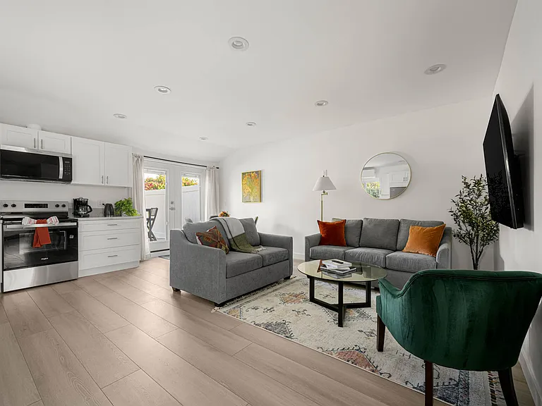 22309 Leadwell St #1 — Photo 12