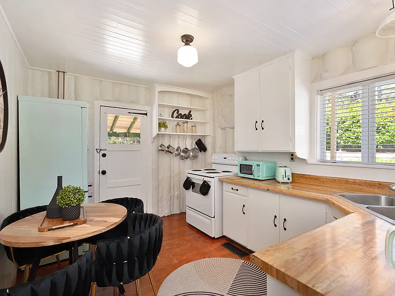 775 Lester Ln — Photo 13