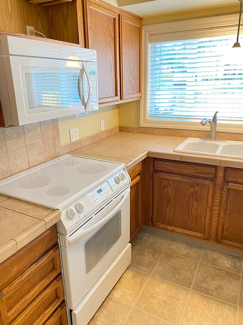 3 Bedroom Upgraded SW Portland Home! — Photo 4