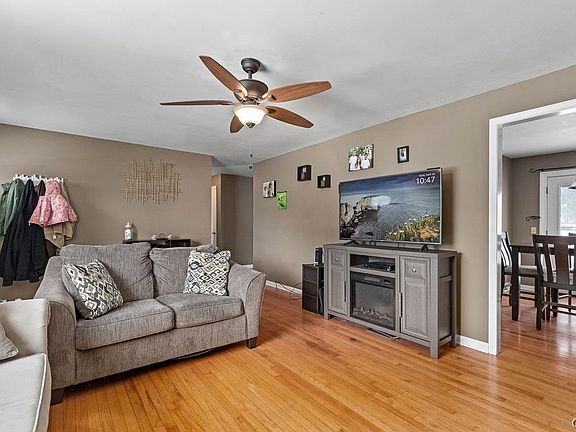 4th image of 302 Laursen Dr