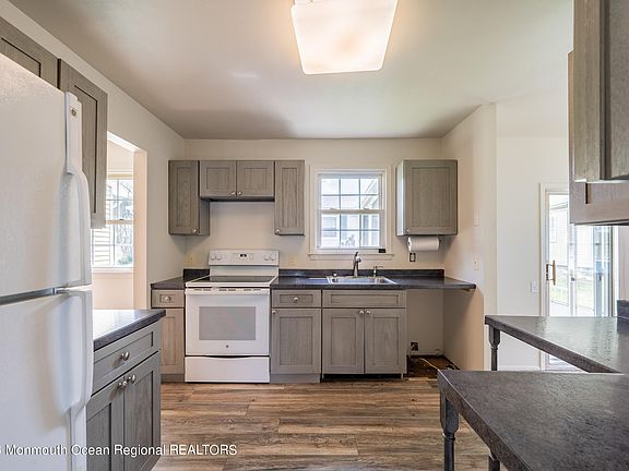 3rd image of 25 Falmouth Avenue #72