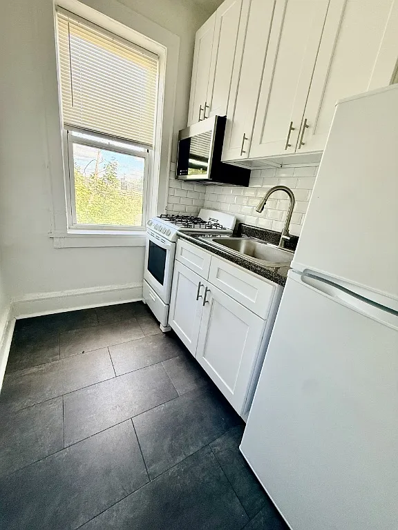 1 bed, 1.0 bath, $1,700 — Photo 2