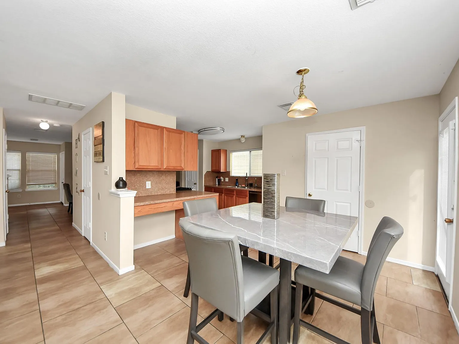 3 bed, 2.5 bath, 1884 sqft, $1,850 — Photo 3
