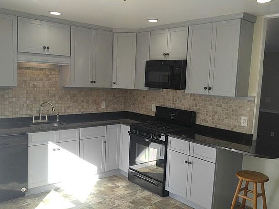 3rd image of 125 Burton Ave