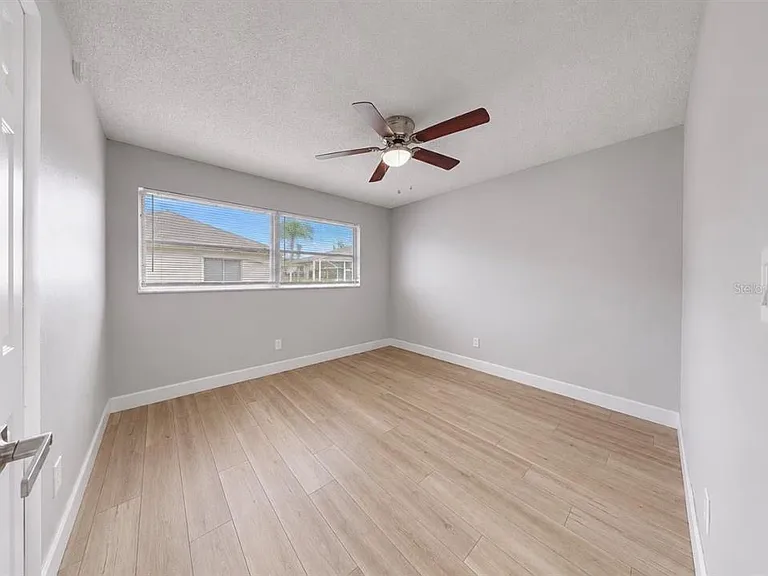 1729 Bikini Ct — Photo 29