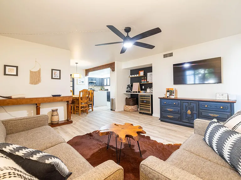 5402 E Windsor Ave #9 — Photo 9