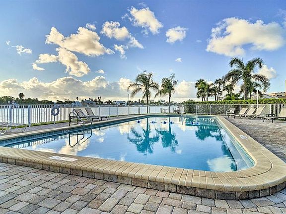 3rd image of 10315 Gulf Blvd #302