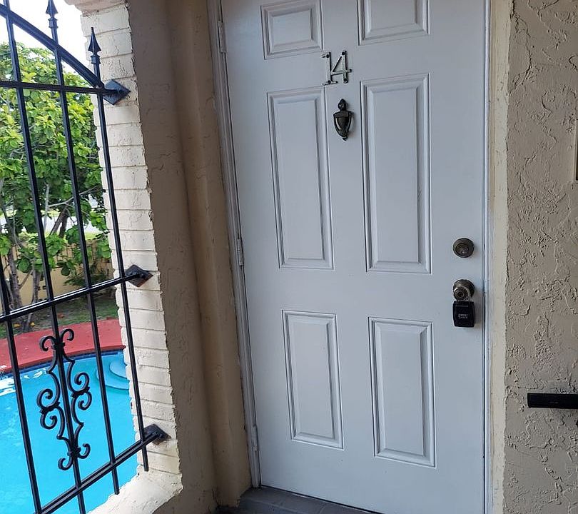 1st image of 978 SW 10th Dr APT 14